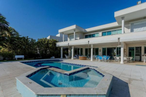 Casa alto padrão com piscina no condomínio Costa Verde da Tabatinga, próxima da praia